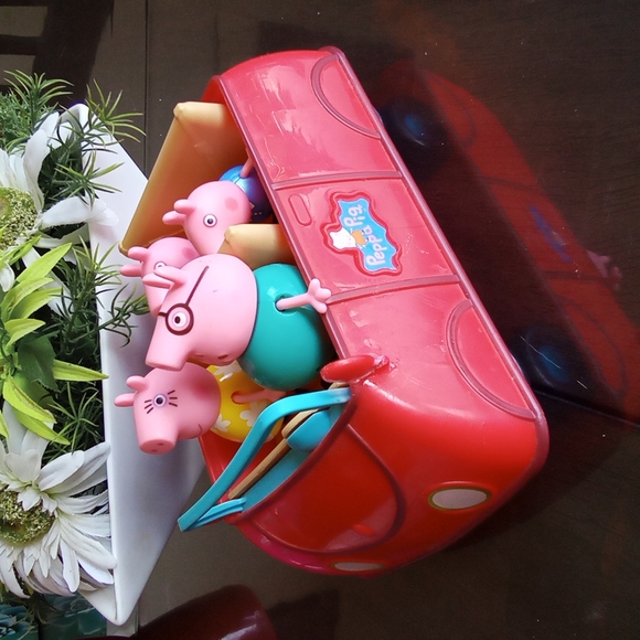 Peppa Pig Other - Peppa Pig Figurine Family and Car